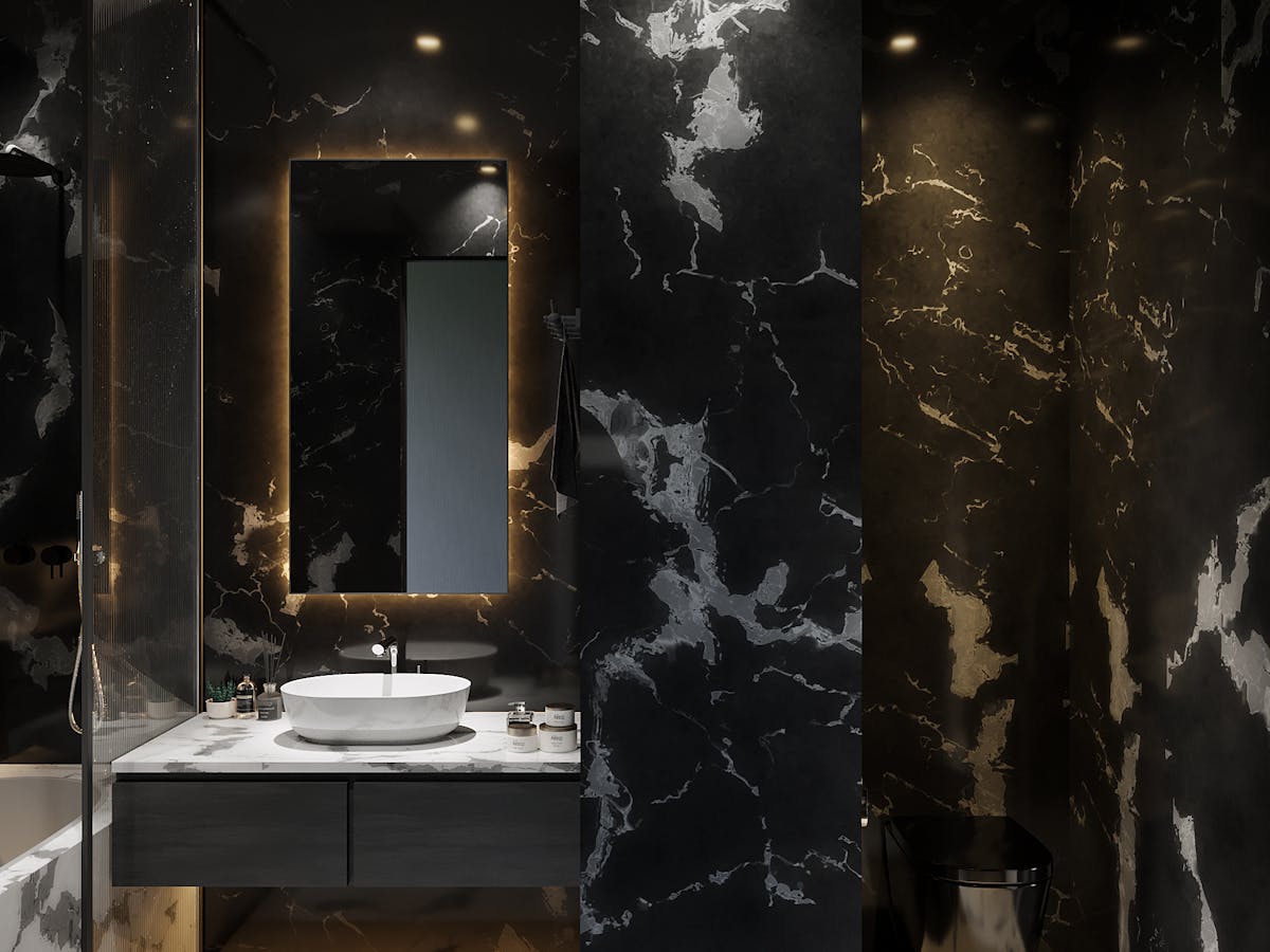 Bagno dark luxury con marmo nero e LED retro illuminato